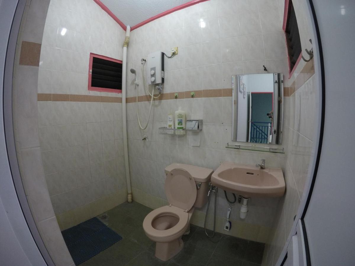 Little Blue House Kemaman Guesthouse Chukai Екстер'єр фото