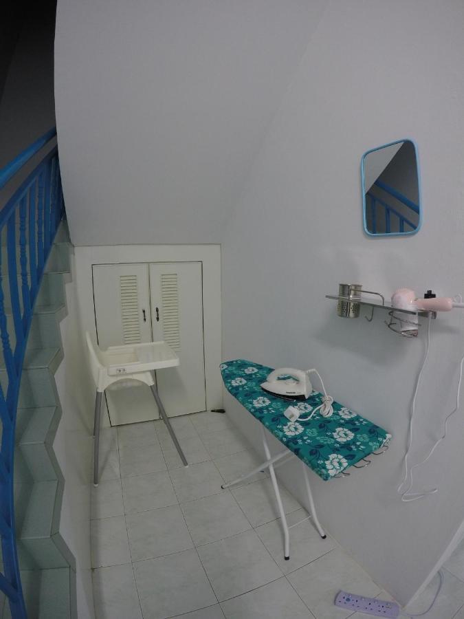 Little Blue House Kemaman Guesthouse Chukai Екстер'єр фото