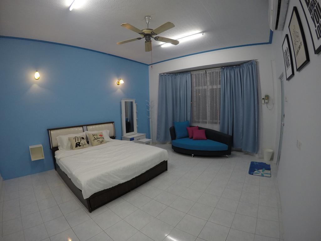 Little Blue House Kemaman Guesthouse Chukai Екстер'єр фото