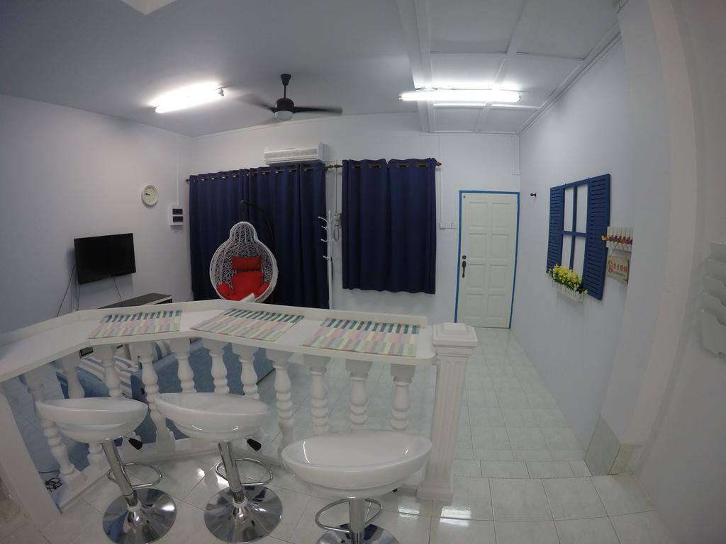 Little Blue House Kemaman Guesthouse Chukai Екстер'єр фото