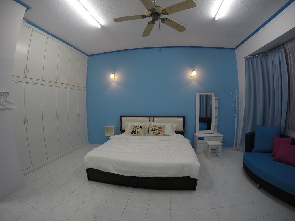 Little Blue House Kemaman Guesthouse Chukai Екстер'єр фото