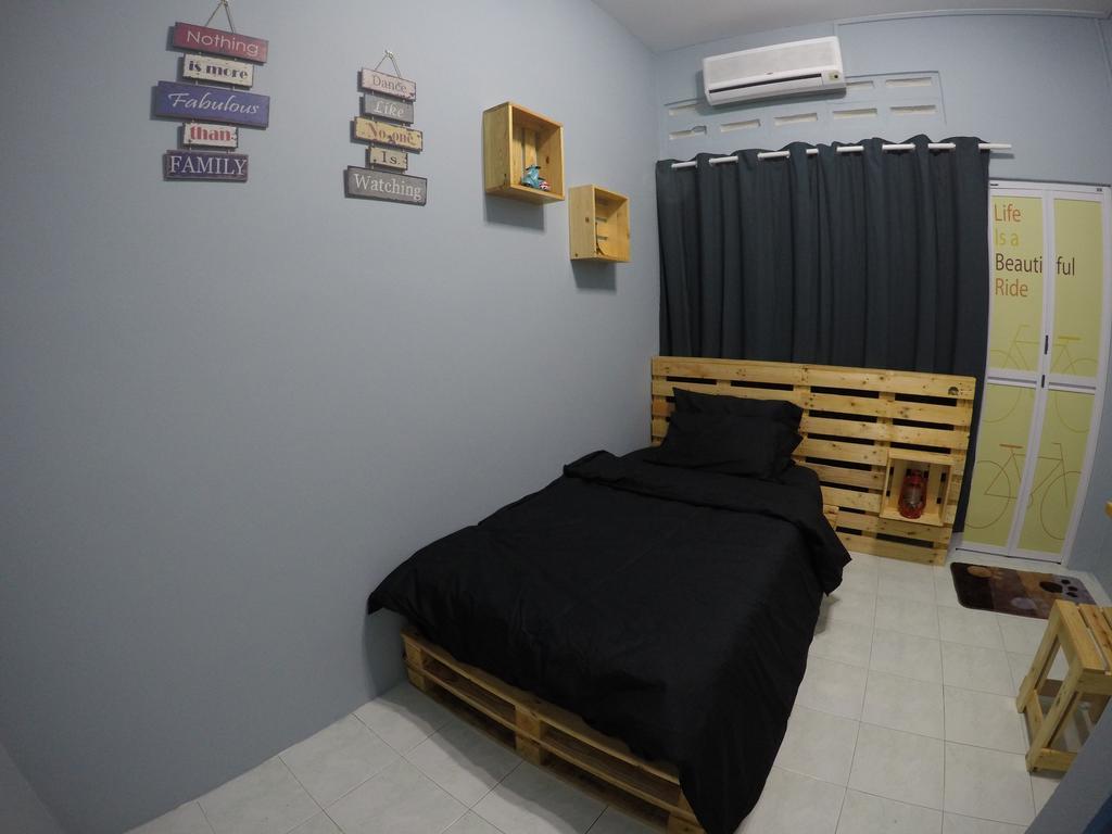 Little Blue House Kemaman Guesthouse Chukai Екстер'єр фото