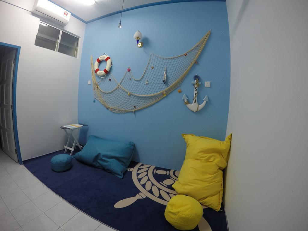 Little Blue House Kemaman Guesthouse Chukai Екстер'єр фото